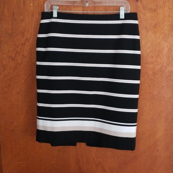 NWOT Black, white, and taupe WHBM size 10 skirt - Picture 1 of 4